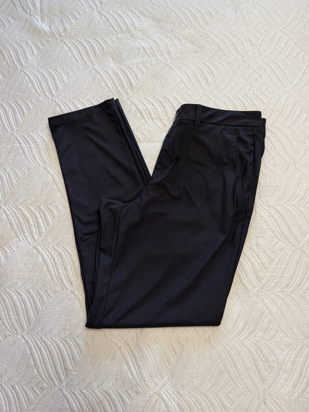Reebok Men’s Dark Grey Nylon Active Pants. Size 34 x 32